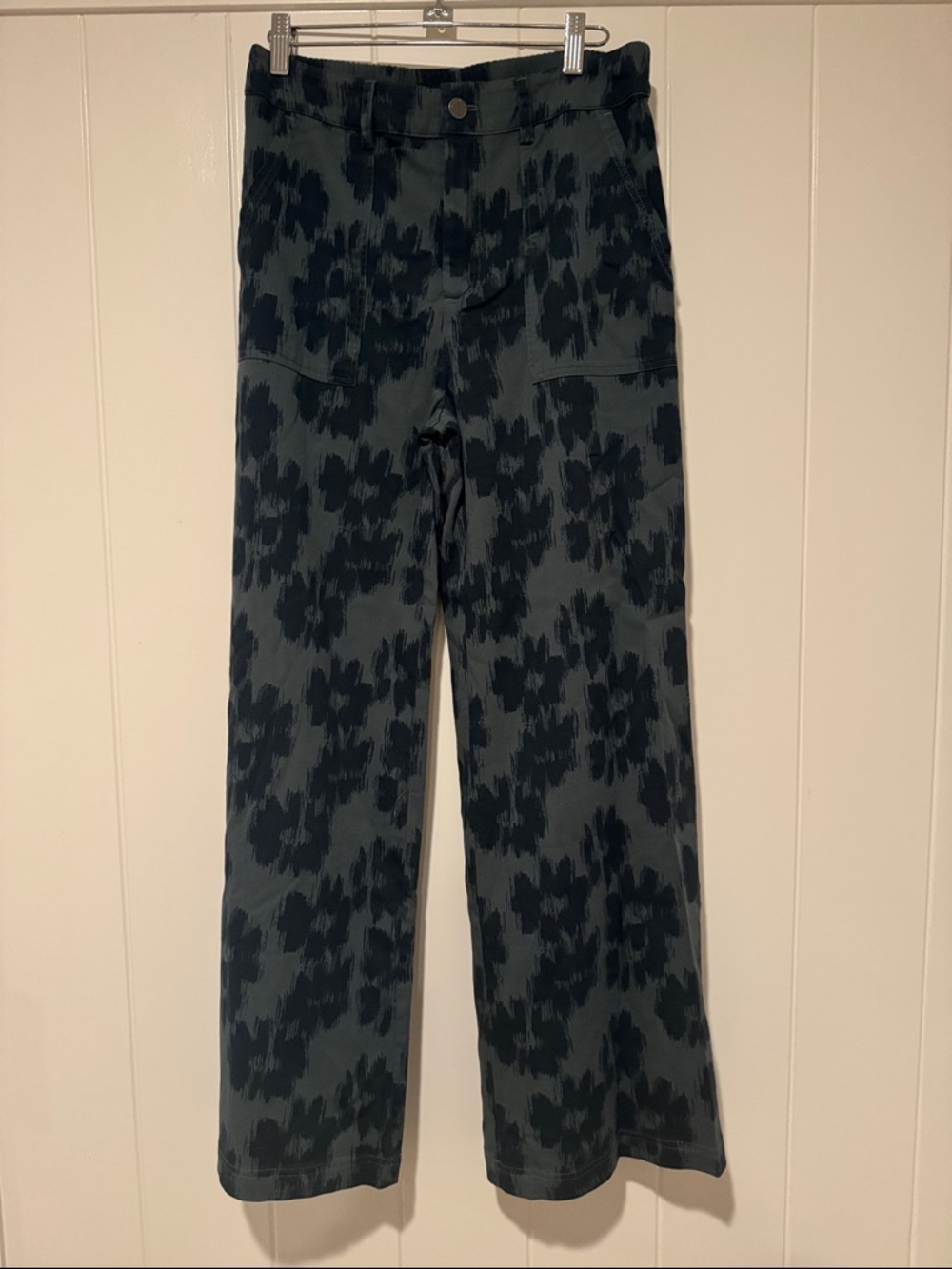 Threads 4 Thought dusty blue/ grey Floral-Print Wide Leg Pants